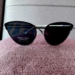 Vera Wang Simply Vera Designer cat eye sunglasses